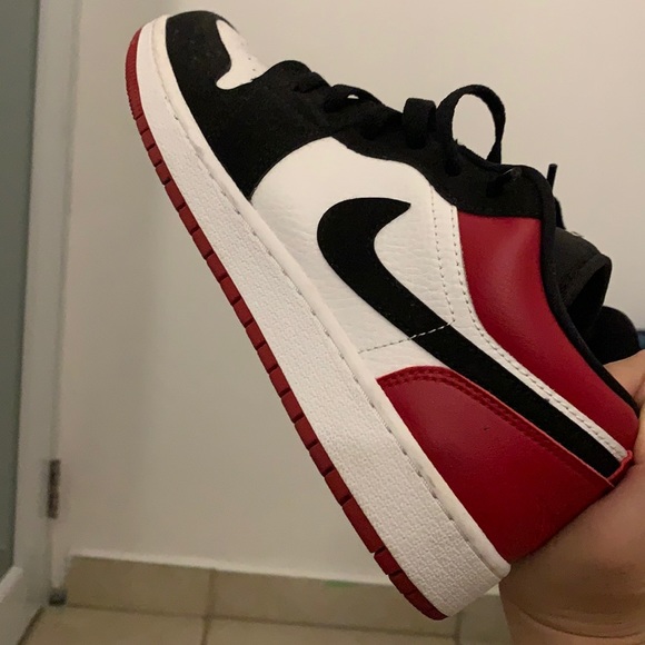 black, red and white - Picture 1 of 1